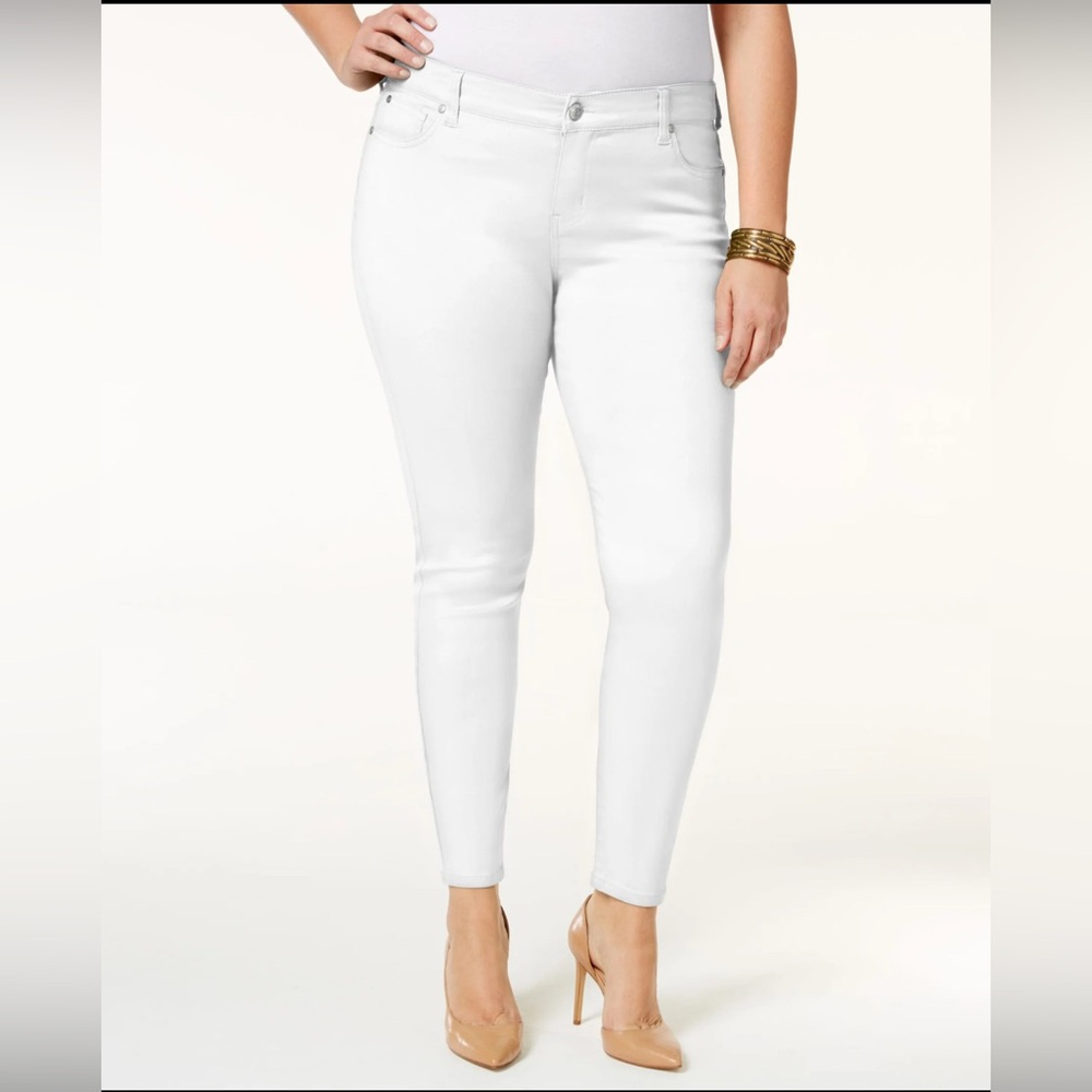Celebrity Pink Mid Rise Skinny Jeans in White| Size: 14
